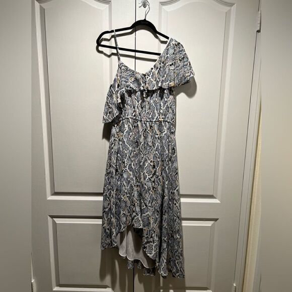 Vince Camuto Snake  Print Asymmetric V-Neck Sleeveless Flutter Hem Dress - Picture 1 of 4